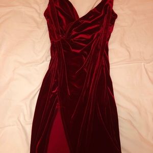 Absolutely gorgeous red velvet dress with slit 🍷